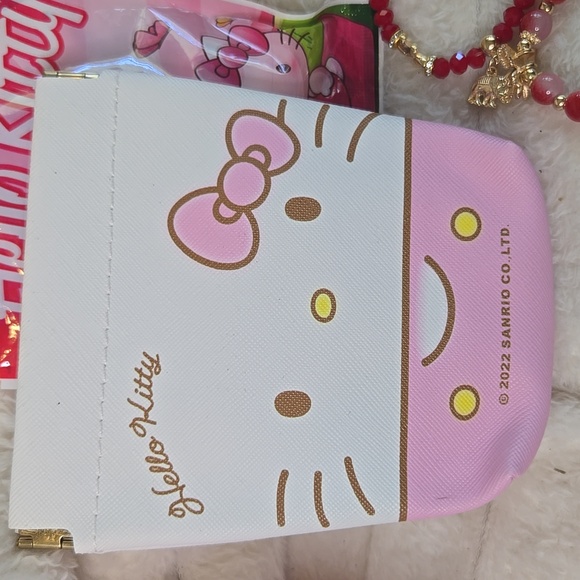 Hello Kitty Pink and White Gift Set with Accessories - Picture 6 of 11